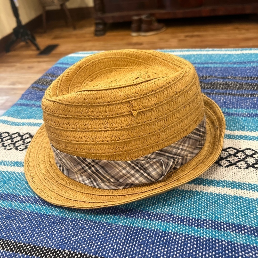Fedora hat in GUC